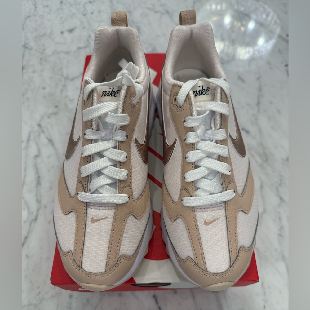 NEW IN BOX Nike Women's Air Max Dawn Sneakers Size 7.5 Women’s Tan & Soft Pink - Picture 3 of 9